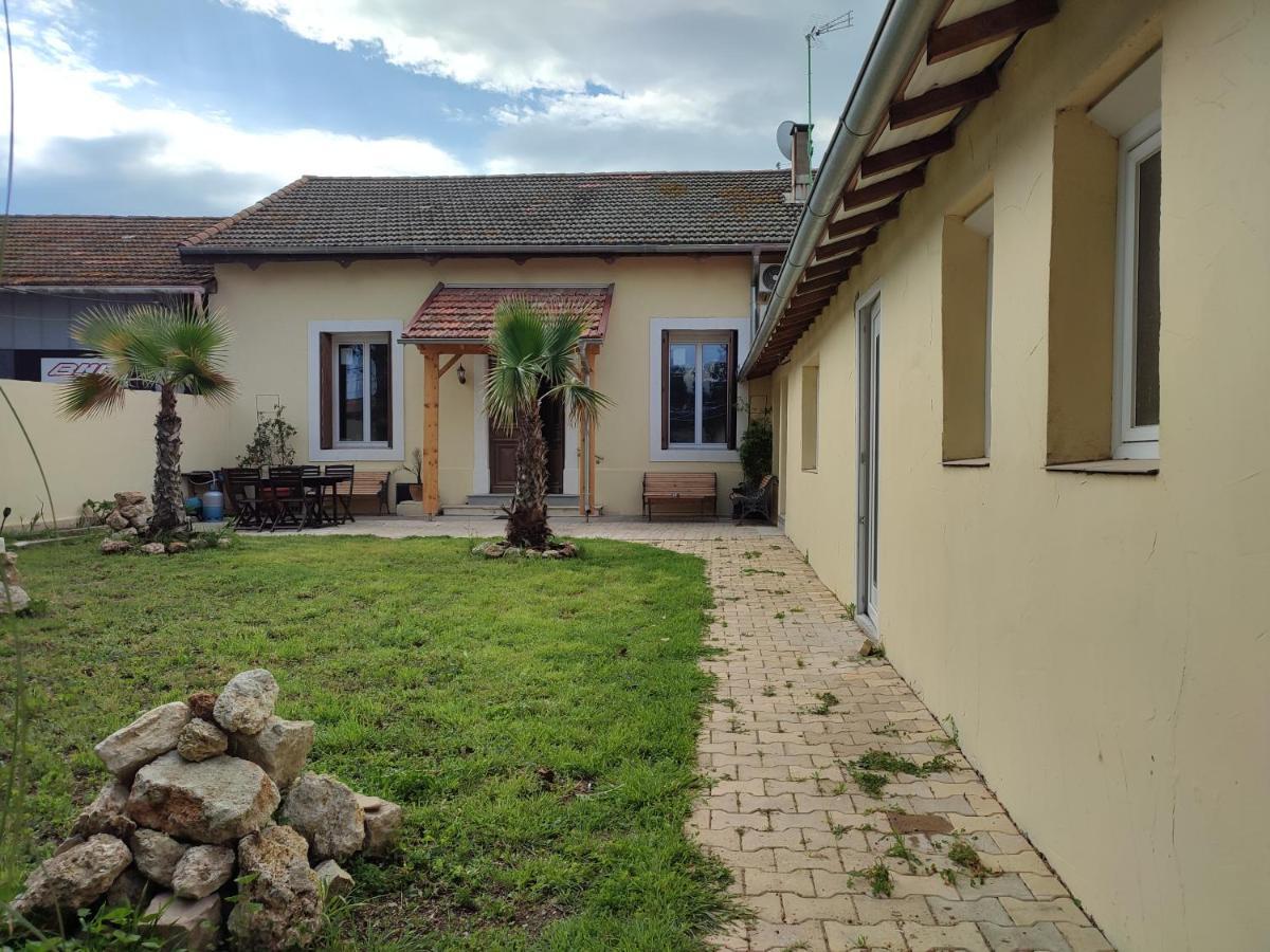 דירות בזייה Jardin De Coubertin מראה חיצוני תמונה